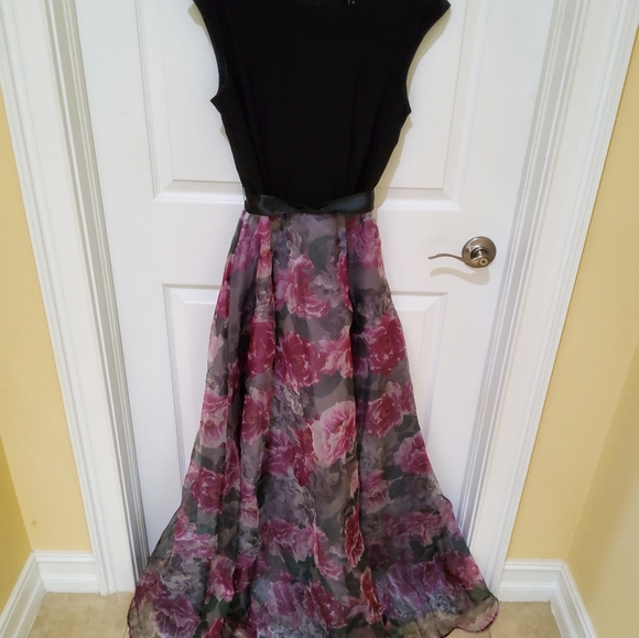 Dress - Picture 1 of 9